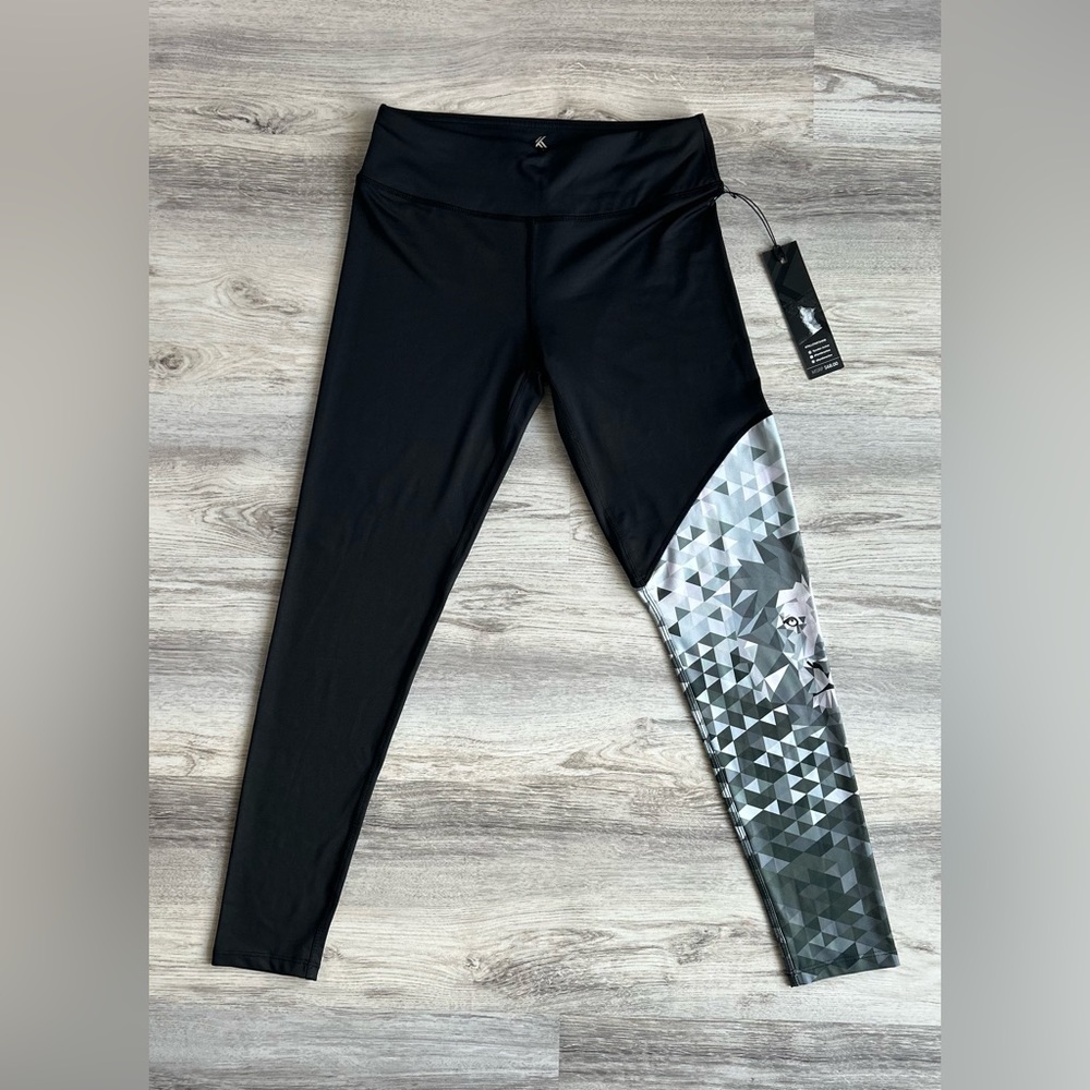 High waisted active leggings with lion face print